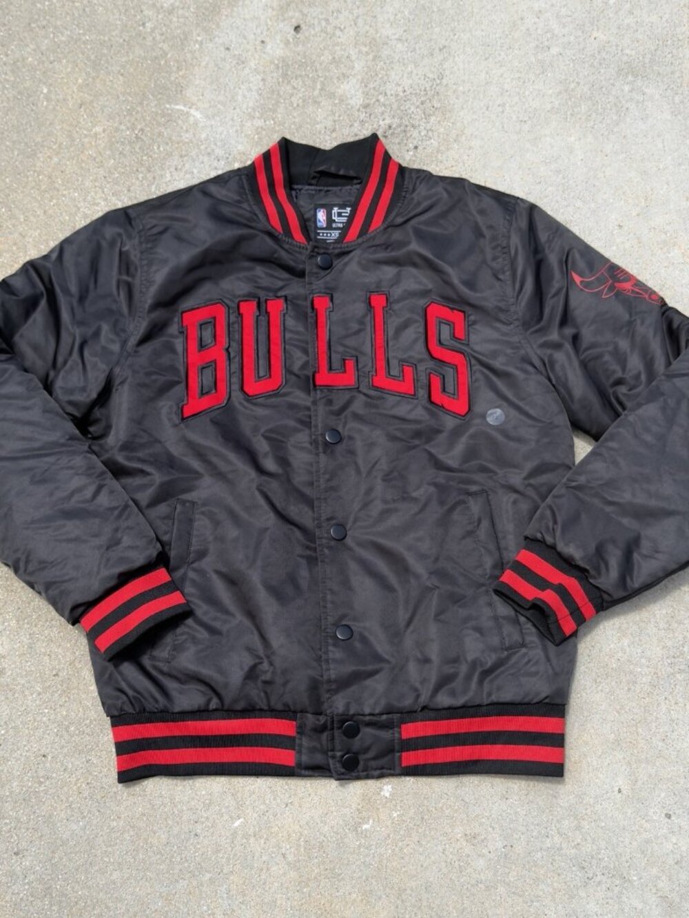 New w/o Tag Chicago Bulls NBA Ultra Game Bomber Jacket Black Red XS Satin